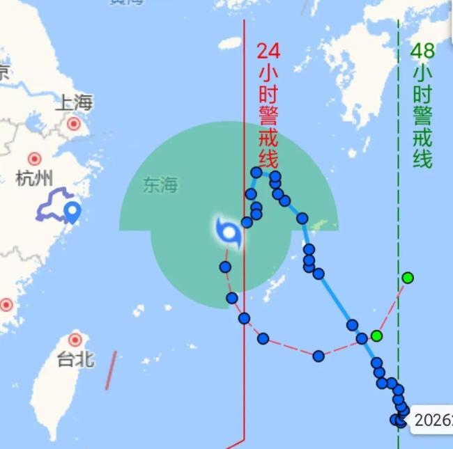 台风科罗旺突破24小时警戒线 路径摇摆不定