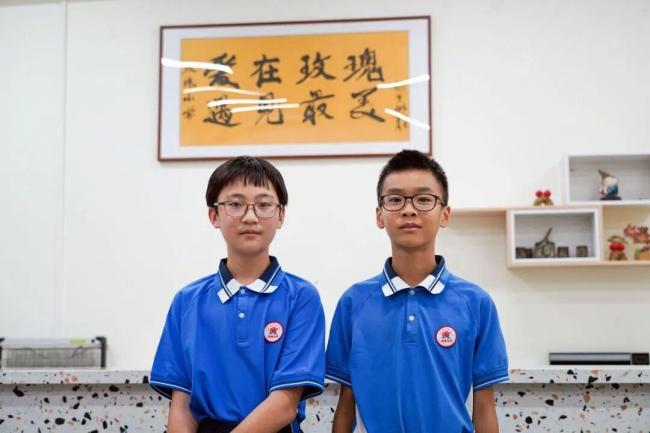 佛山两名小学生凑钱给陌生人买伞