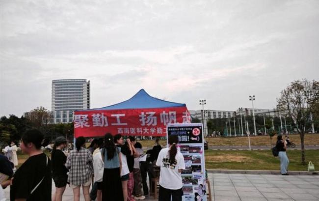 大一新生独自入学 倔强女孩的自立之路
