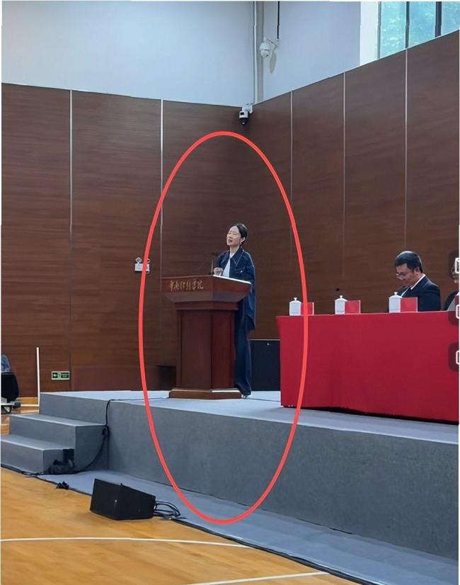 刘敏涛出席中戏开学典礼泪洒现场 不忘初心感动新生
