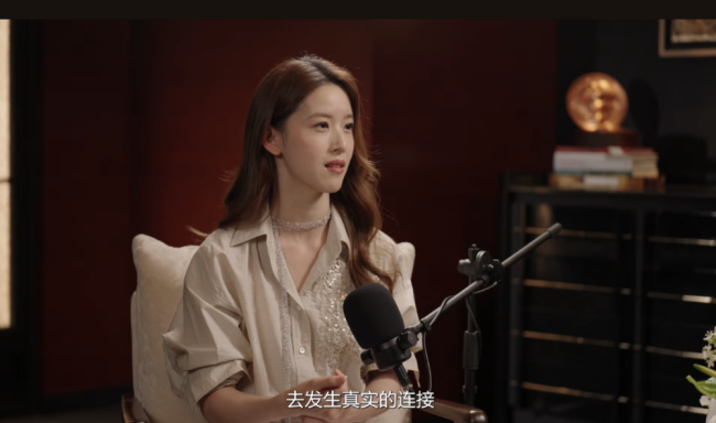 章泽天对话何超琼“露怯”了吗 倾听的价值被忽视