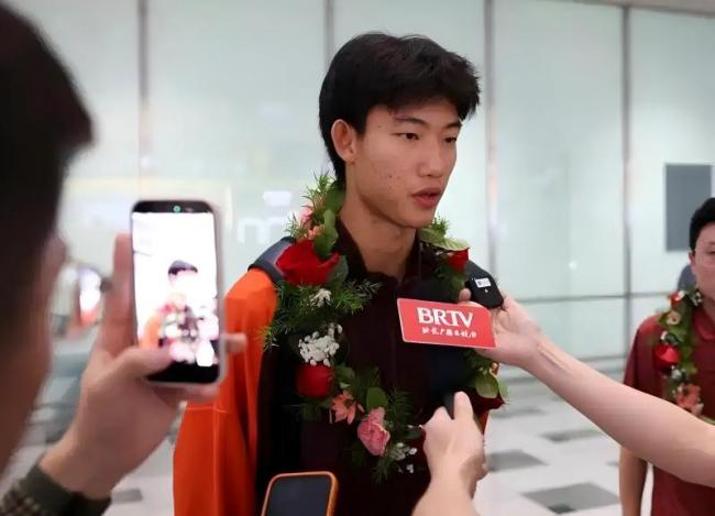 高中生球员赵松源直接叩开国足大门