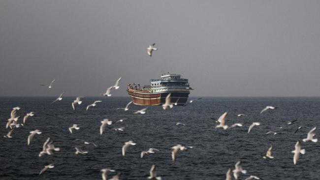 伊朗打击企图进入霍尔木兹海峡的美军海上无人艇