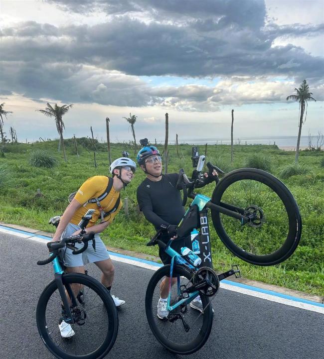 黄渤回应“家门口骑车锁骨骨折”