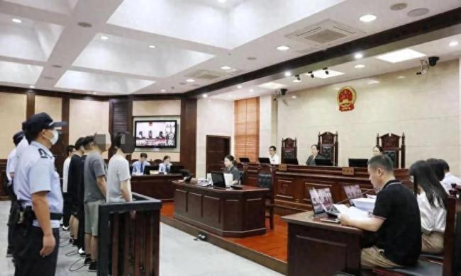 生成上万张淫秽图片!前大厂资深程序员被抓