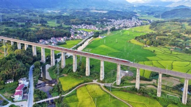 中秋假期日均开行1.3万列旅客列车
