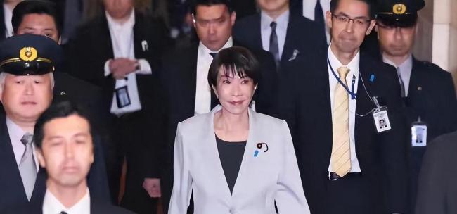 日本右翼窜台又有新图谋 两面下注玩火自焚