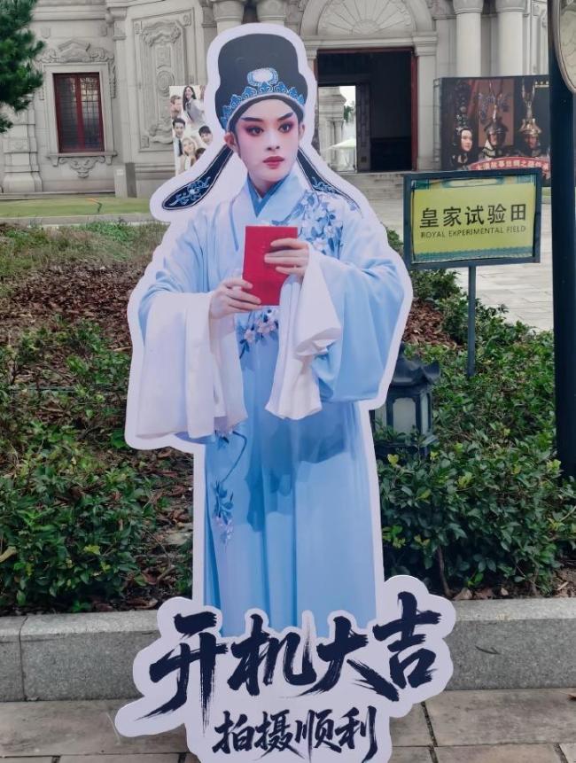 女扮男装赛道迎来最权威的人 教科书级演绎引发热议