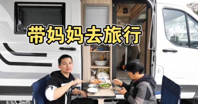 女子花20万买房车陪读上高中儿子