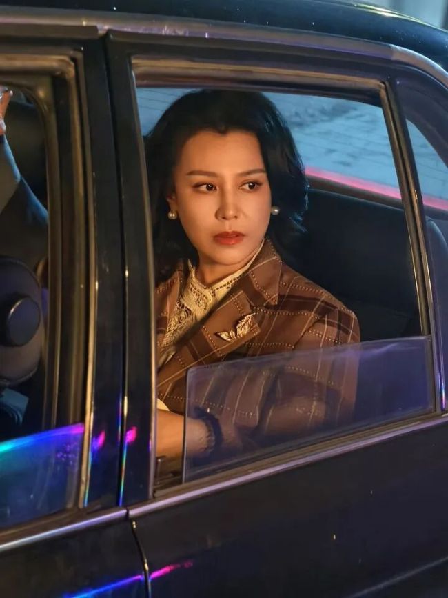 女演员朱晏卖韭菜盒子：被前夫骗破产 乐观面对生活困境