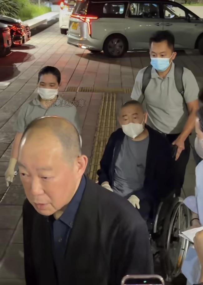 刘銮雄与弟弟罕同场看谭咏麟演唱会 家族同框引关注