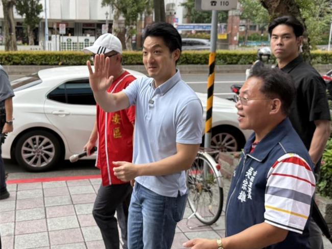 蒋万安痛批民进党恶意攻击其家人
