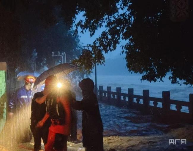 海南乐东遭遇强降雨 种植户损失严重 多方联动紧急救援