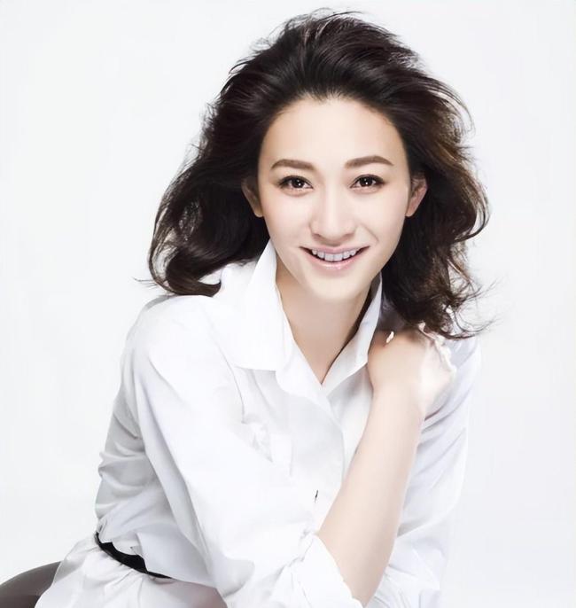 李小冉赖伟明暖白皮和冷白皮 着实之好意思卓越肤色