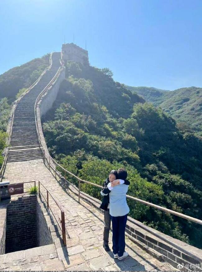 敬一丹告别庆典现场排起长队 众星送别诋毁