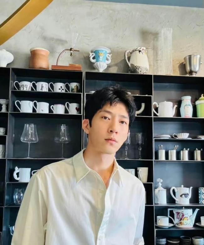 孙千iG晒和井柏然的合照 零元购现场引发热议