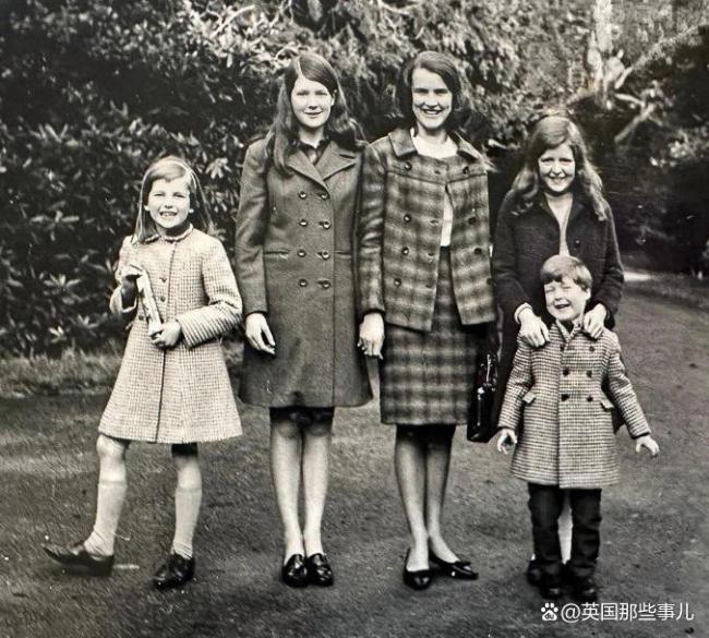 戴安娜弟弟出书与英国王室算账 揭秘王室秘闻引发争议