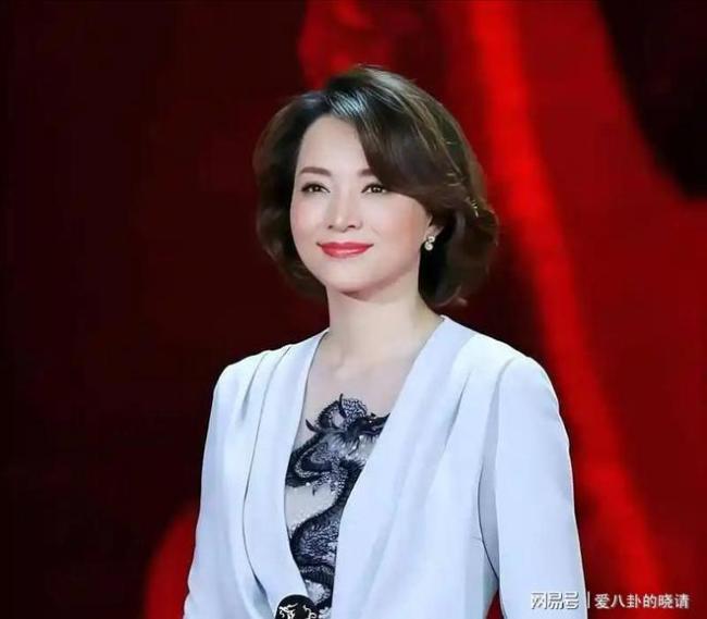 中秋将至，52岁董卿传来喜讯 谣言不攻自破