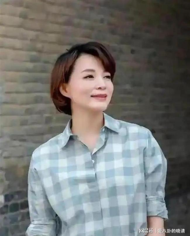 中秋将至保定股票配资，52岁董卿传来喜讯 谣言不攻自破