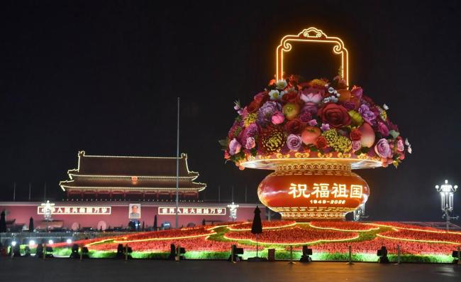 天安门广场大花篮亮灯了