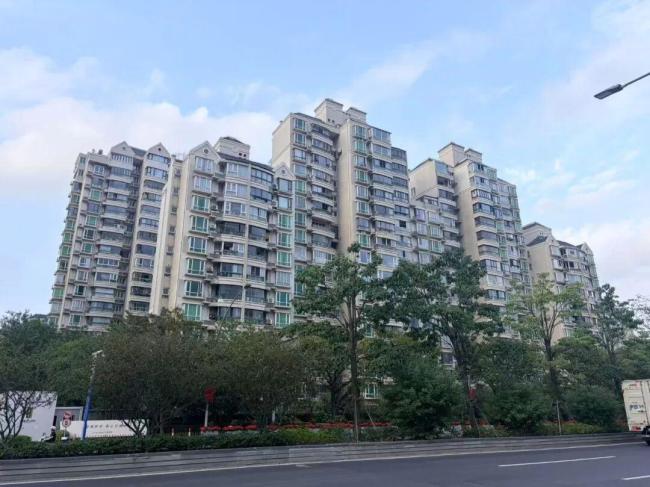 购房者加价抢购上海“老破小” 市场分化明显