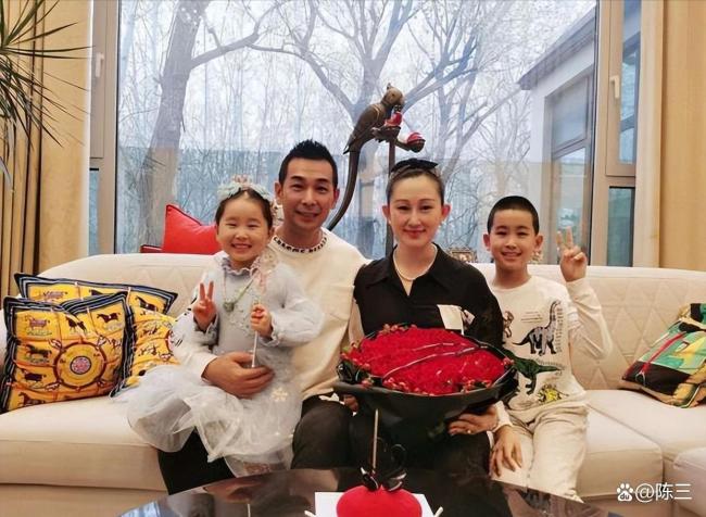 赵文卓疑似拼四胎 低调老婆再添新丁？