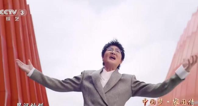 央视国庆晚会刘涛明艳动人 满台星光共庆盛世