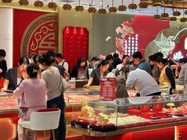 金店客流暴涨 金镯子半天卖空 金价下跌激发购买热情