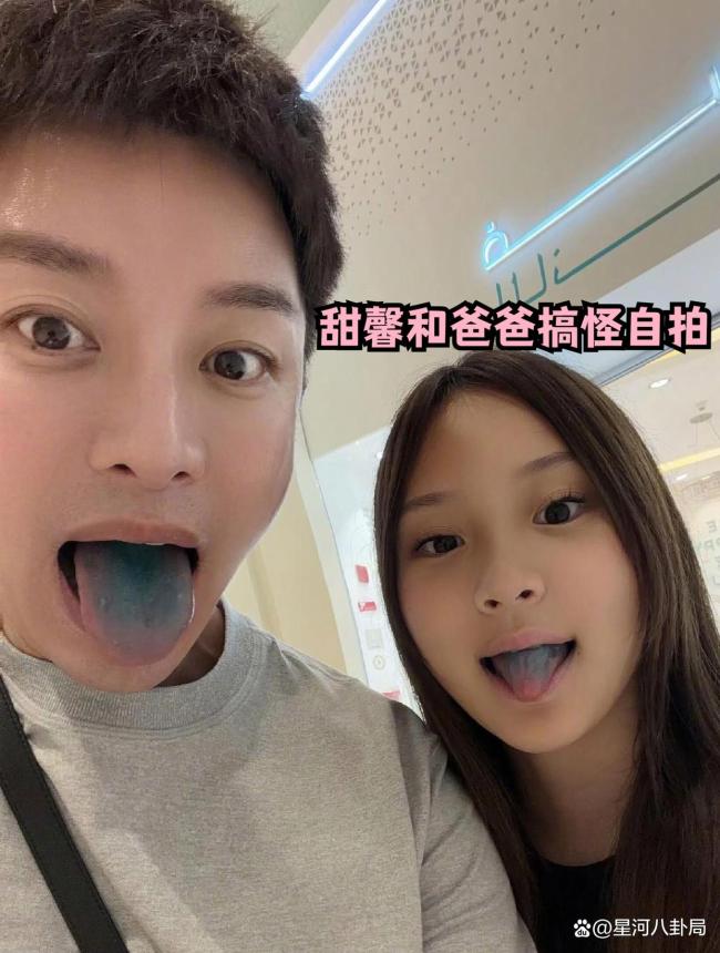 贾乃亮甜馨国庆出游照 迪拜欢乐时光