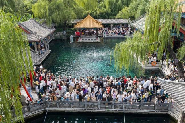 被凤凰传奇赞不绝口的济南有何魅力 羊汤与山水间的热情好客
