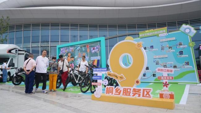 这座高速服务区一天吸引近8万人 创新服务成网红打卡地