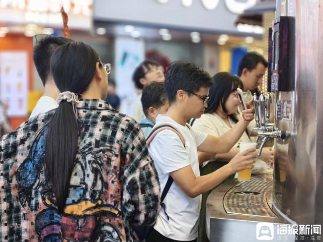 自己会变价的啤酒 一天卖出3000杯 互动消费新场景