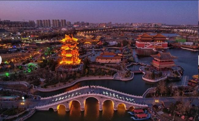 小城景区成为假期“顶流” 旅游新趋势引发关注