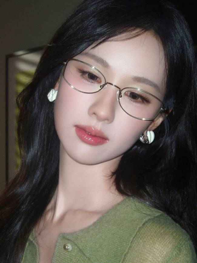 陈都灵银框眼镜麻辣女教师 书卷气息浓郁造型吸睛