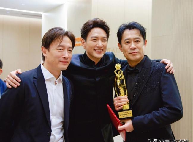 王仁君与“红狼”刘钧相约看话剧