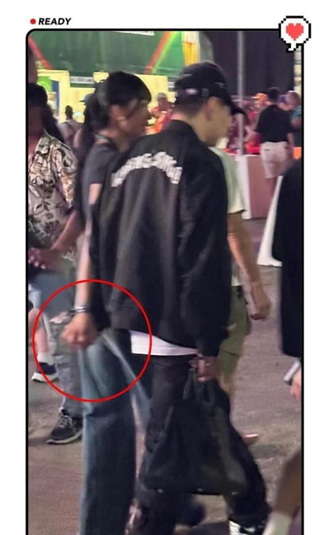 林俊杰七七牵手逛街 恋情曝光同框频密