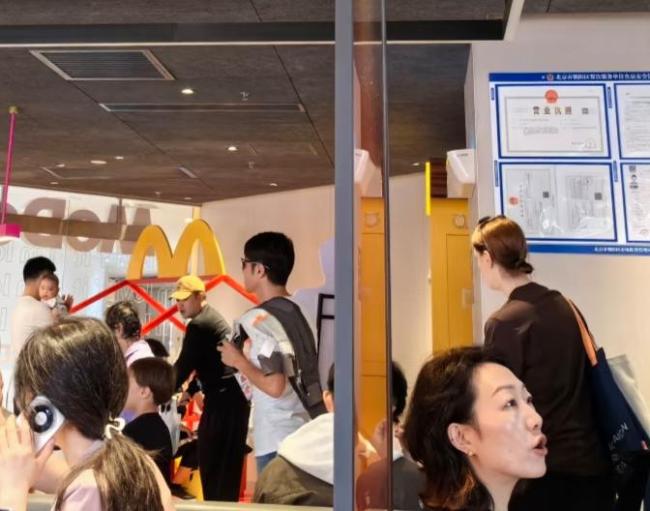 网友偶遇撒贝宁一家四口 温馨画面羡煞旁人