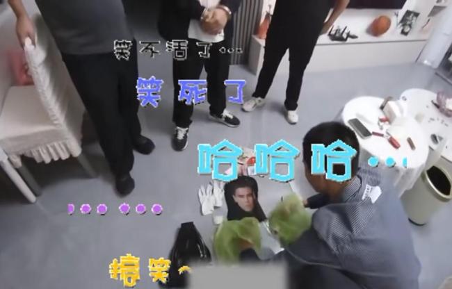 民警看到窃贼的彭于晏头套笑出声 脑洞大开的小偷栽了