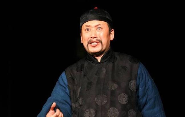 70岁郭达现状：住在西安老小区里养老，老态龙钟，妻子身份不一般 低调相伴四十年