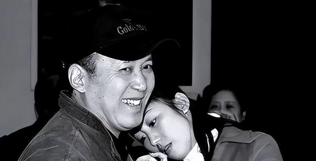 70岁郭达现状：住在西安老小区里养老，老态龙钟，妻子身份不一般 低调相伴四十年