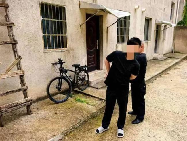 男子盗窃后在受害人家住下被抓