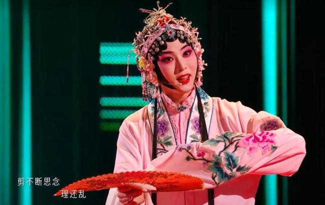 小沈阳在《披荆斩棘》舞台挑战戏曲