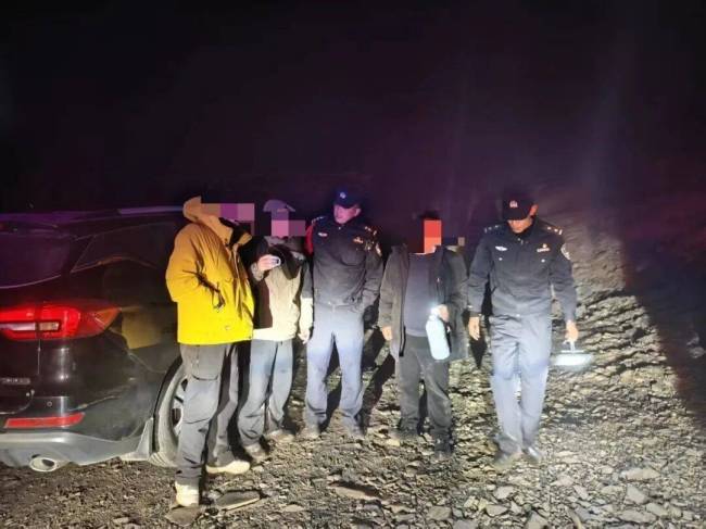 男子爬山被困:绝望时想到钱没花完 生死边缘的自救与获救