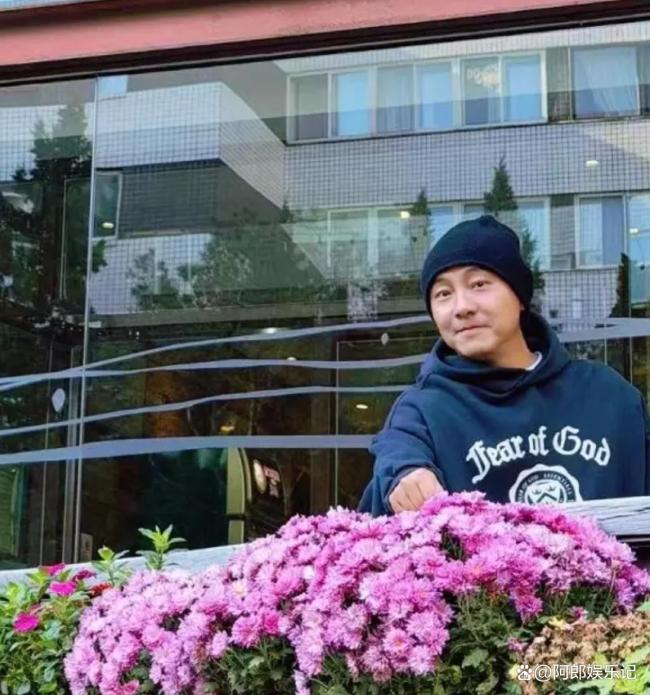 张卫健晒照澄清乱扔烟头