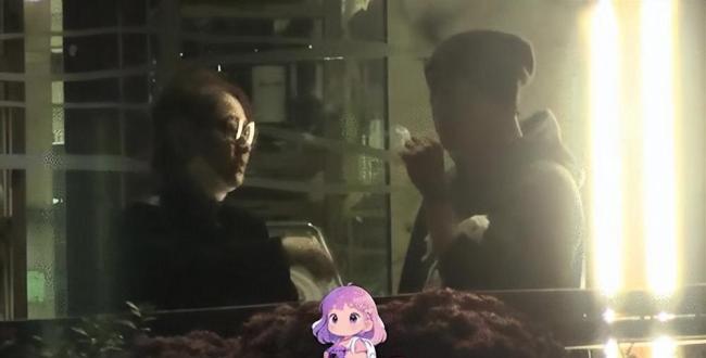 张卫健张茜吸烟被拍，烟头丢花盆，17年戒烟承诺成空话 公众形象受损引热议