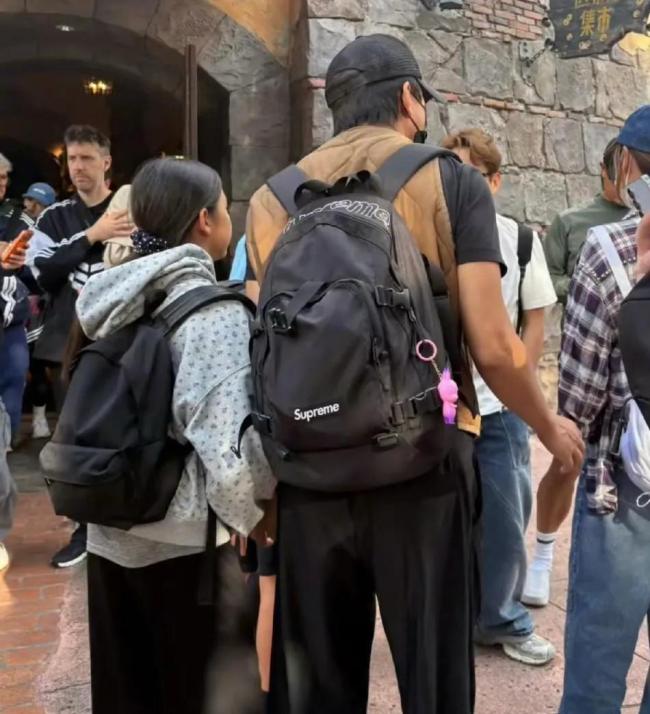 上迪偶遇邓超应采儿 明星育儿各有千秋