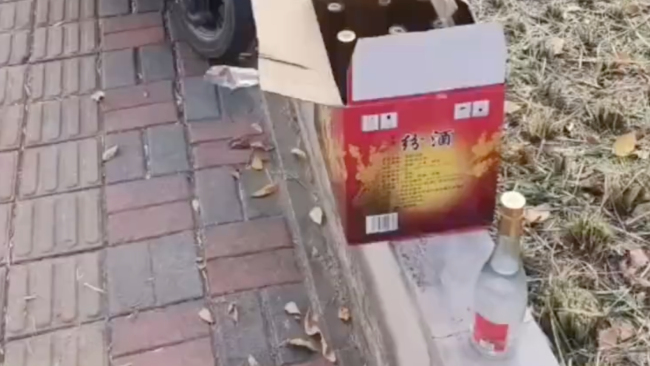 男子称买三箱汾酒到手发现是纷酒 误购合格白酒维权难