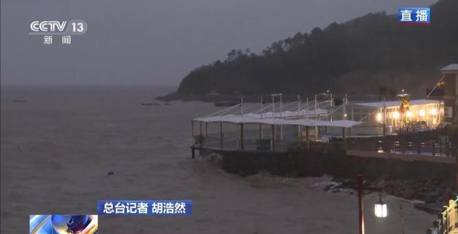 浙江象山2400余艘渔船到港避风 风雨潮“三碰头”来袭