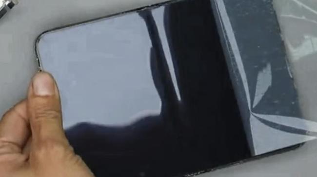 iPhoneDuo内部结构曝光 拆机揭示折痕秘密