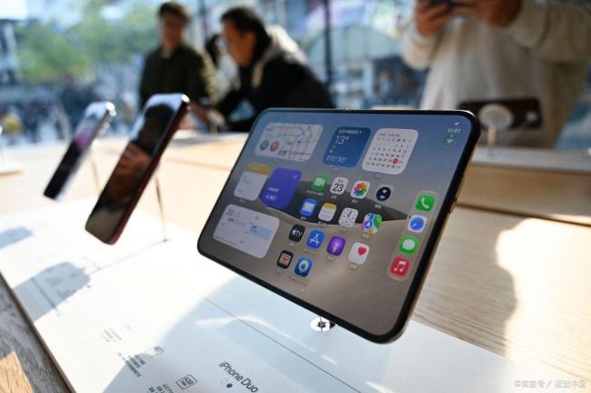 iPhone Duo为何成了吐槽大会主咖 初代折叠屏的尴尬
